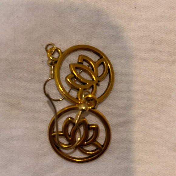 Neiman Marcus Gold Lotus Earrings - Picture 4 of 5